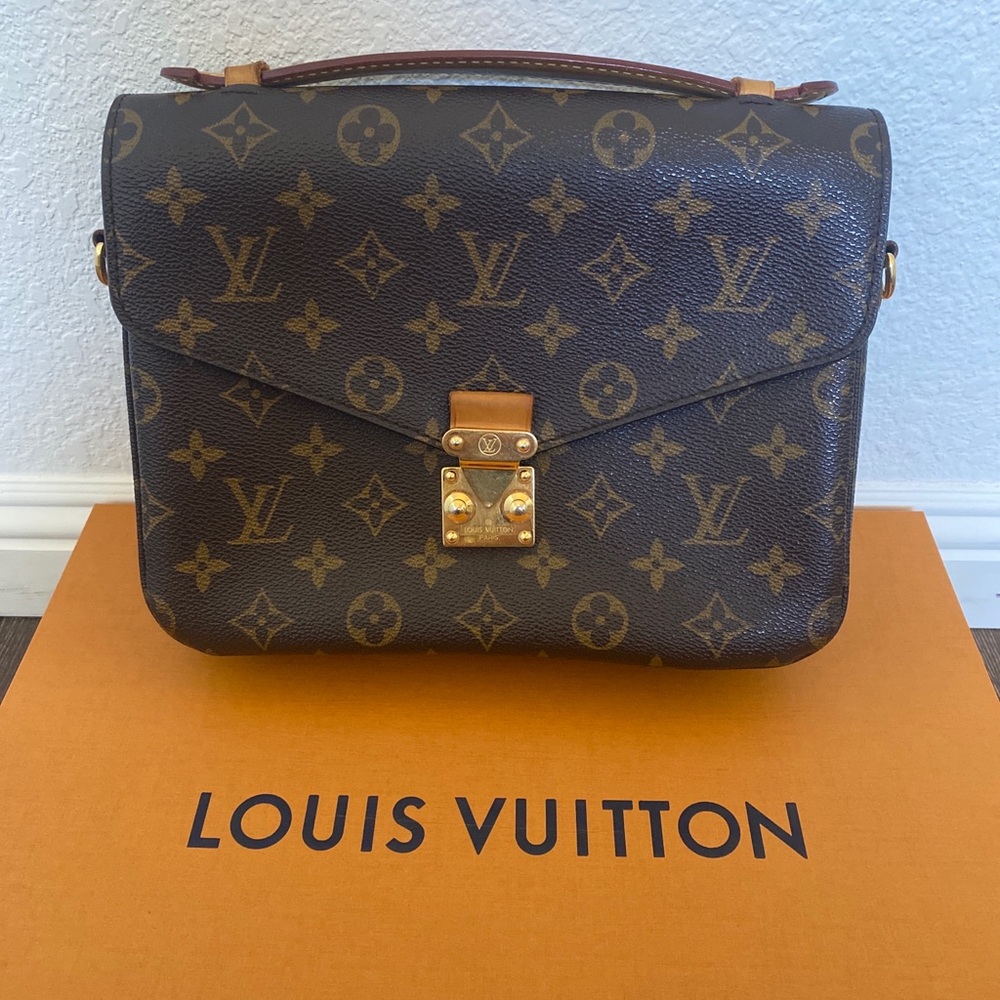 Authentic Louis Vuitton Pochette Metis